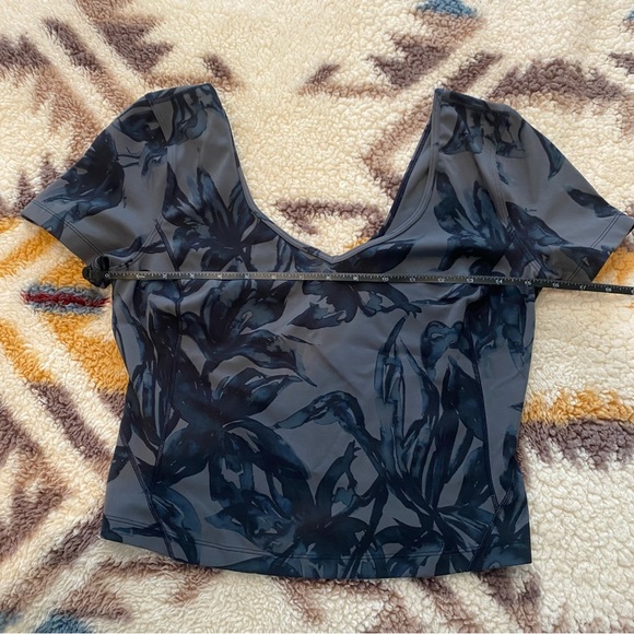 lululemon Women's Yoga Align T-Shirt - Nulu Fabric size 8 - Picture 10 of 11